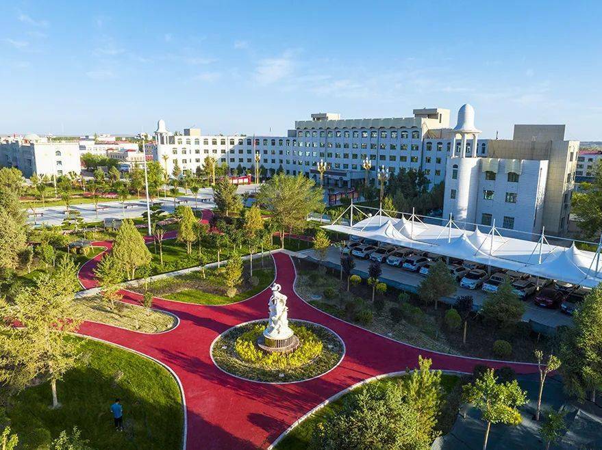 阿克塞夏日城市洁净靓丽_绿化_改造_县城