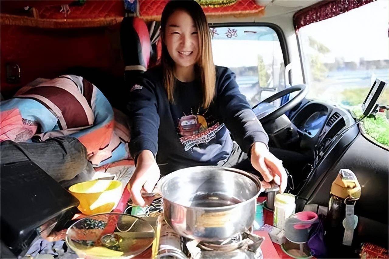 90后女孩开货车跑遍中国,男人都自愧不如,父亲却说女儿嫁不出去_云歌