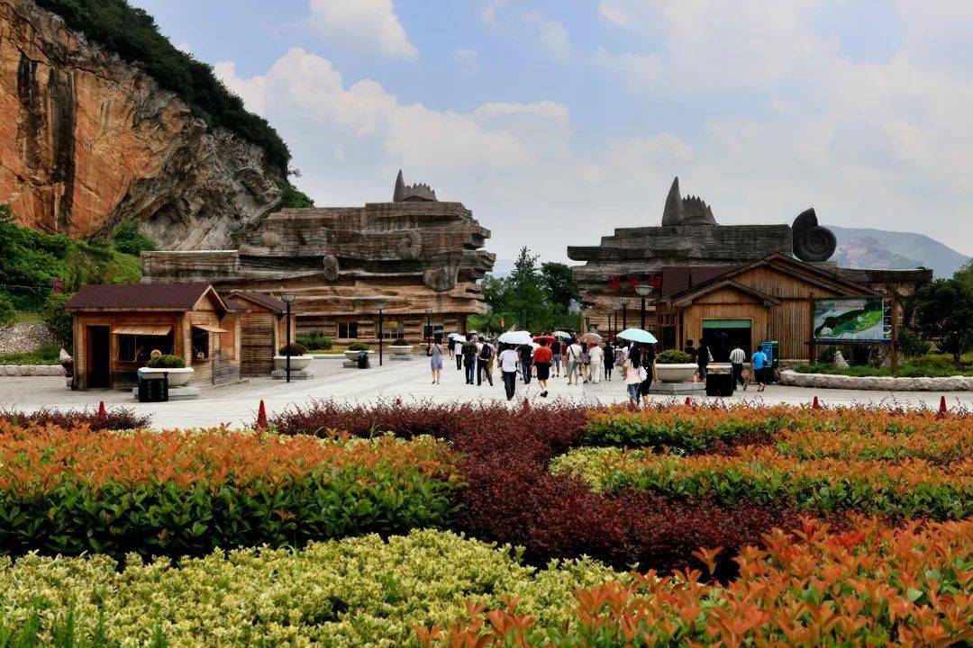 仙山湖国家湿地公园仙山湖景区由仙山和仙湖两部分组成.