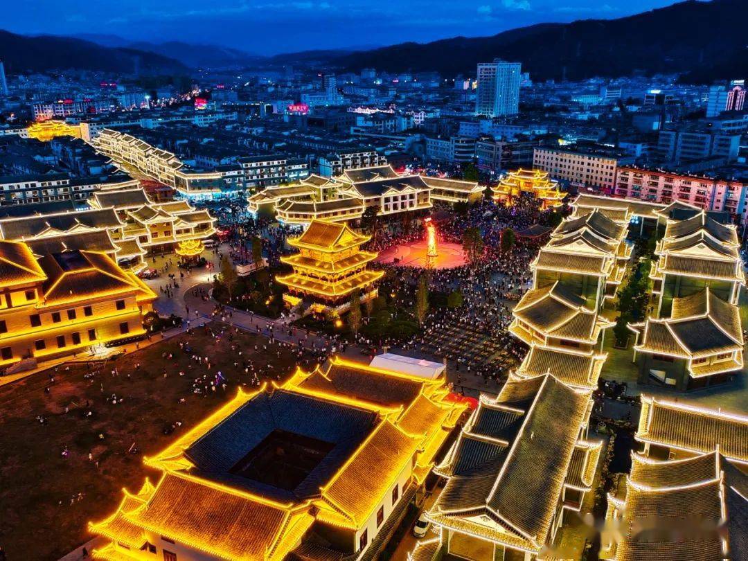 峨山县2023年火把狂欢旅游节暨第六届彝族花鼓舞艺术节活动以"鼓跃