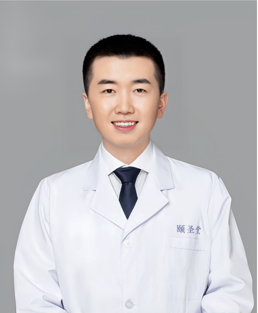 馆长中医学硕士,山西中医药大学老师出身中医世家,师从贾六金,彭涛