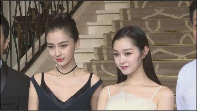 杨颖和宋轶合影,"浓颜美女"和"淡颜美女"的差别,一目了然!