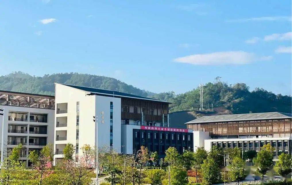 来到新兴开启大学的新旅途——广东云浮中医药职业学院锁定了新兴这