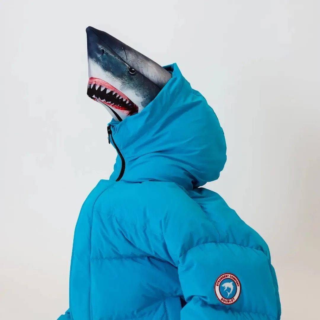 doublet 系列中的怪兽造型羽绒服和经典电影《大白鲨》