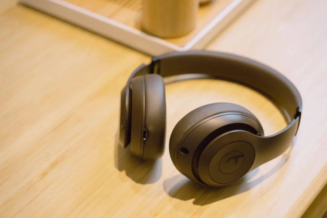 beats studio pro 上手体验:比 airpods 更「开放」的降噪耳机_风格