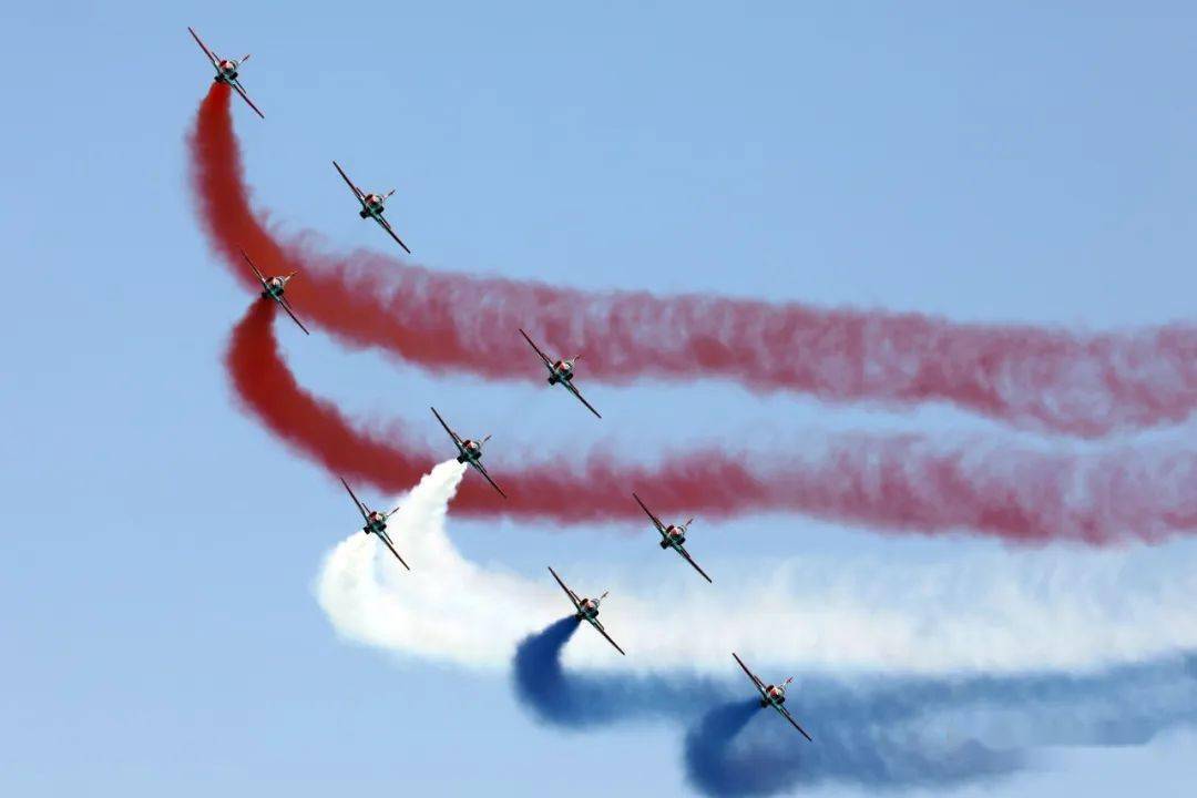 图集| 埃及举行阿拉曼航空表演_飞行_艾哈迈德·戈马_新华社