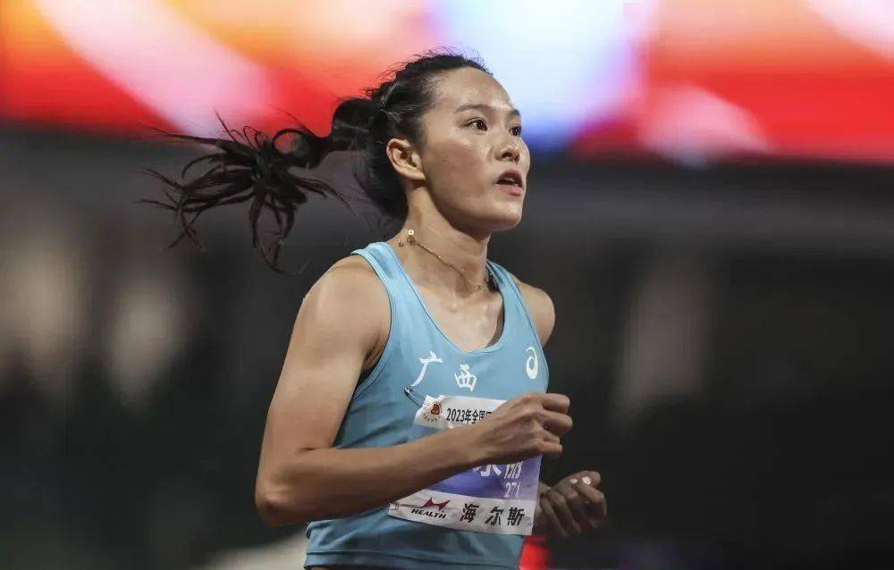 韦永丽以11秒36的成绩夺得女子100米冠军,马慧欣,冯璐璐分列二三名