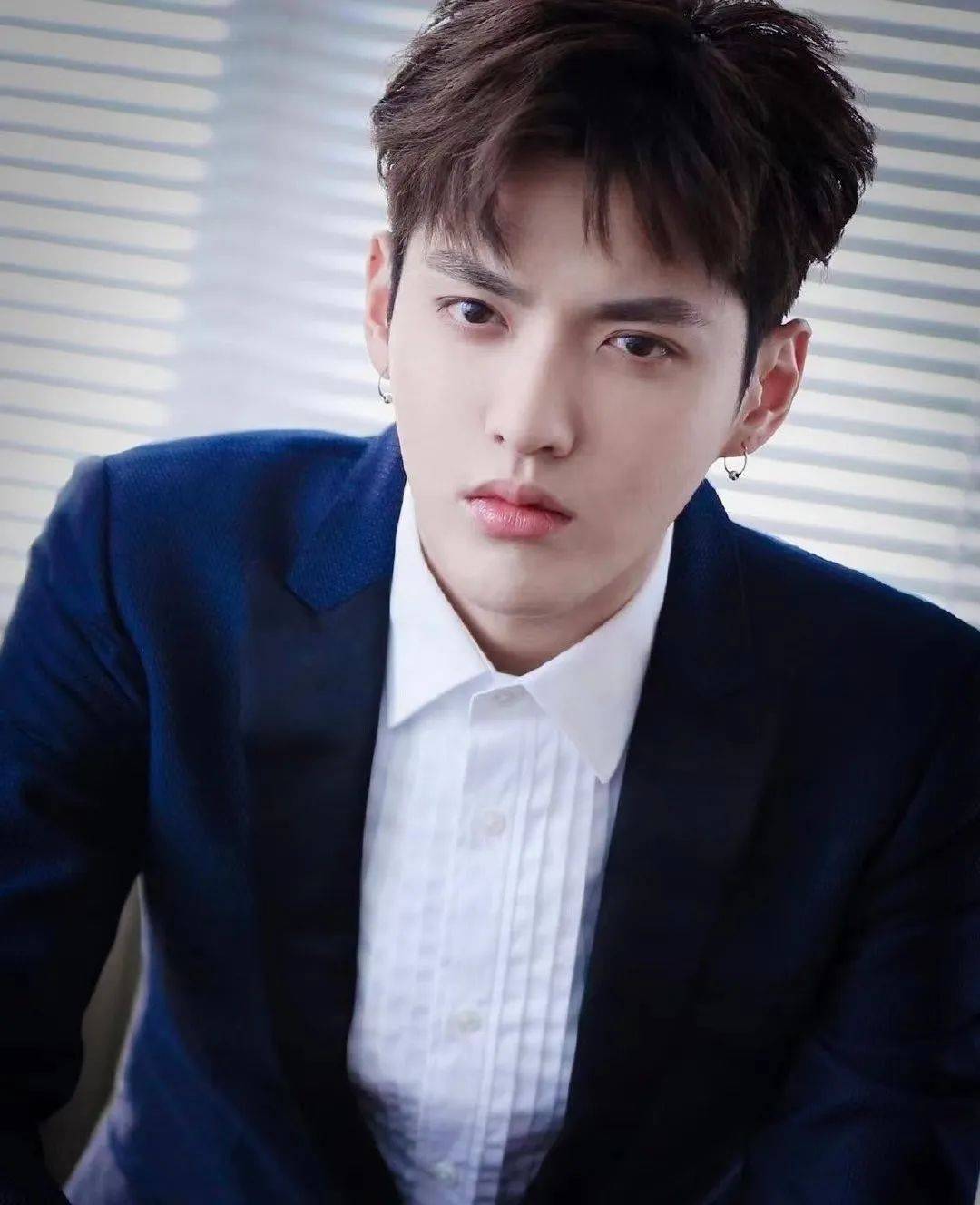 今日热点:王一博因身体不适将缺席热烈路演;吴亦凡税务违规金额过亿.