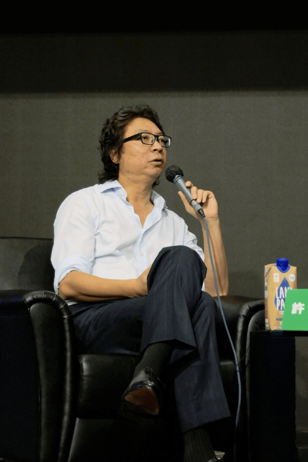 "青苔·云彩·萨克斯——陈春成的小说意象"讲座中,香港岭南大学中文