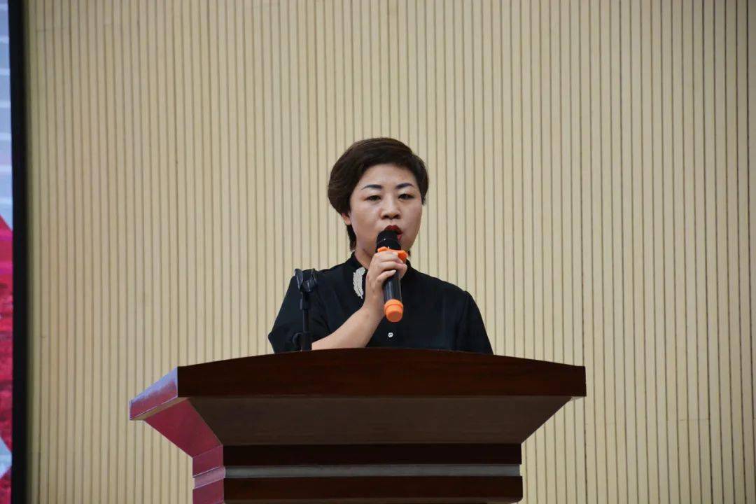 于洪区教育局元江幼儿园园长 文春颖孩子们怀着激动的心情,踏上了宽敞