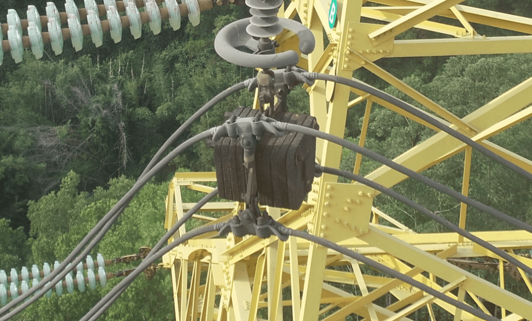 因此流行采用重力式均压环,同时为了避免加装重锤片增加串长,由于复合