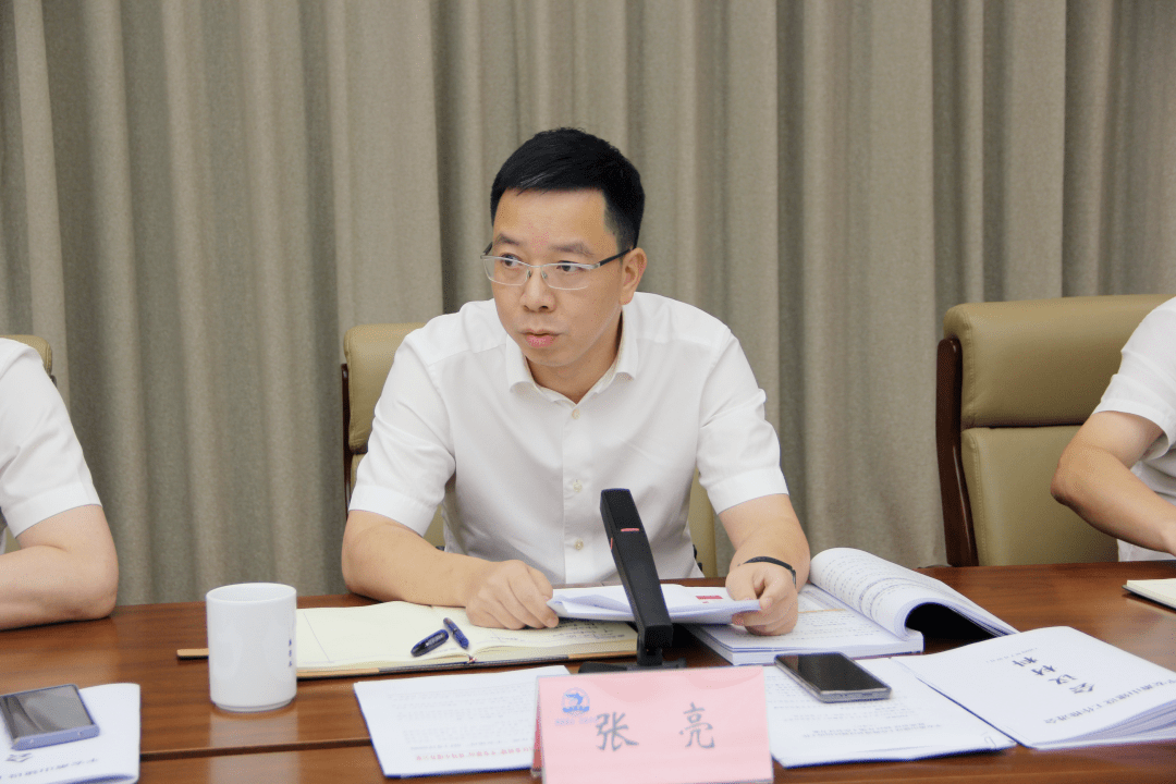 张亮主持会议李军讲话李军指出,各单位要深入践行"浦江经验",理清工作