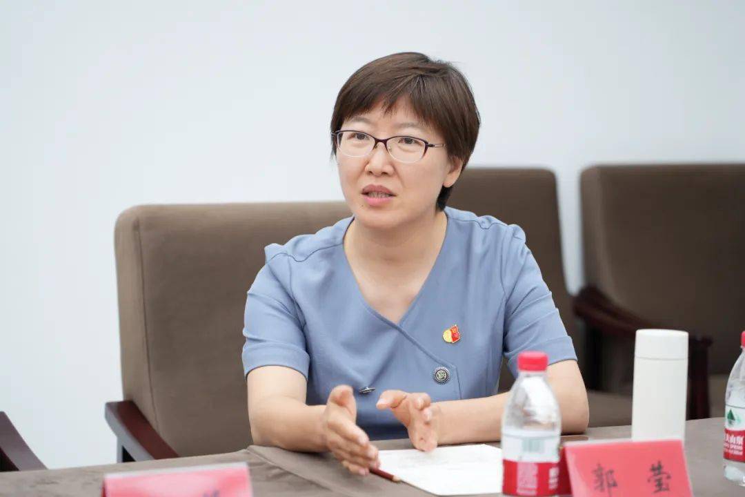 区委统战部副部长,联合党支部副书记郭莹主持座谈会,她表示,希望各位