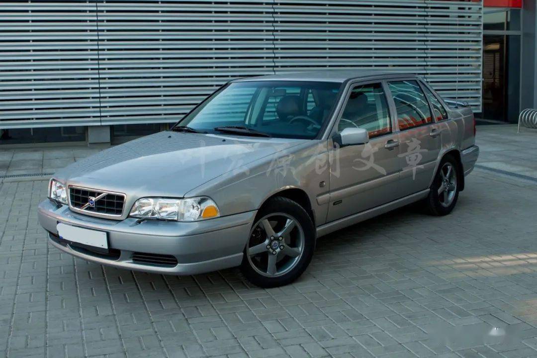的原因是上世纪90年代中volvo汽车公司对旗下产品采用了新的命名方式