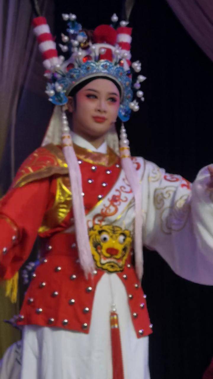 宁波弘艺越剧团 叶露丹 盛世美颜啊啊啊