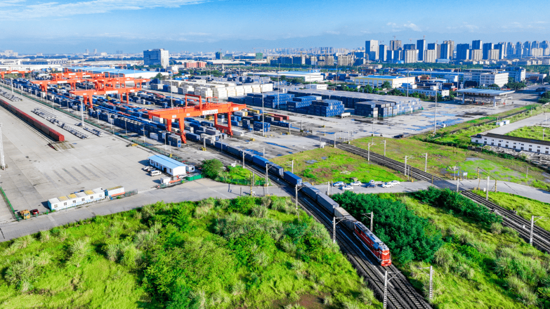 以成都國際鐵路港,成都歐洲產業城,成都高性能纖維材料產業功能區為