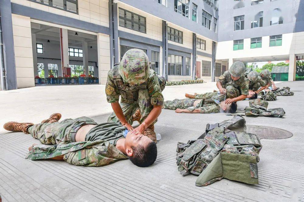 部队救护组合训练图片