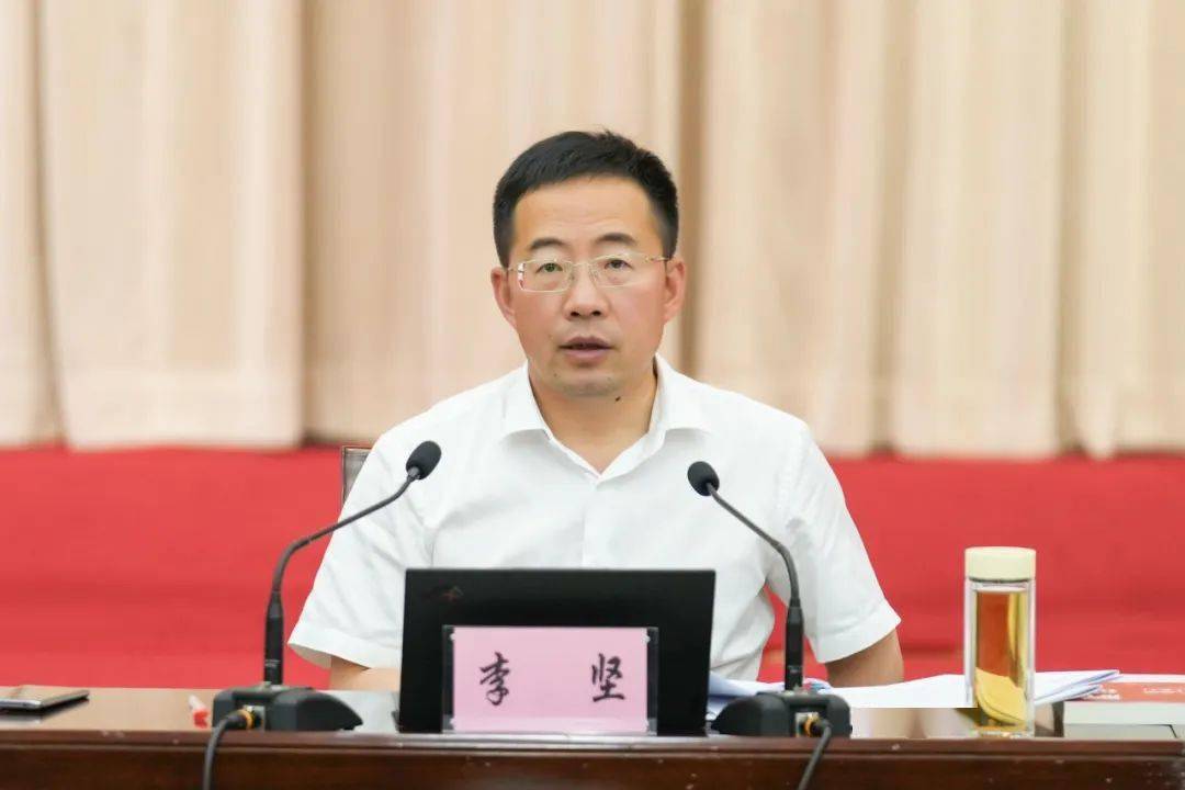 市领导秦肖,李辅正,应希克,施巨耀等参加会议.