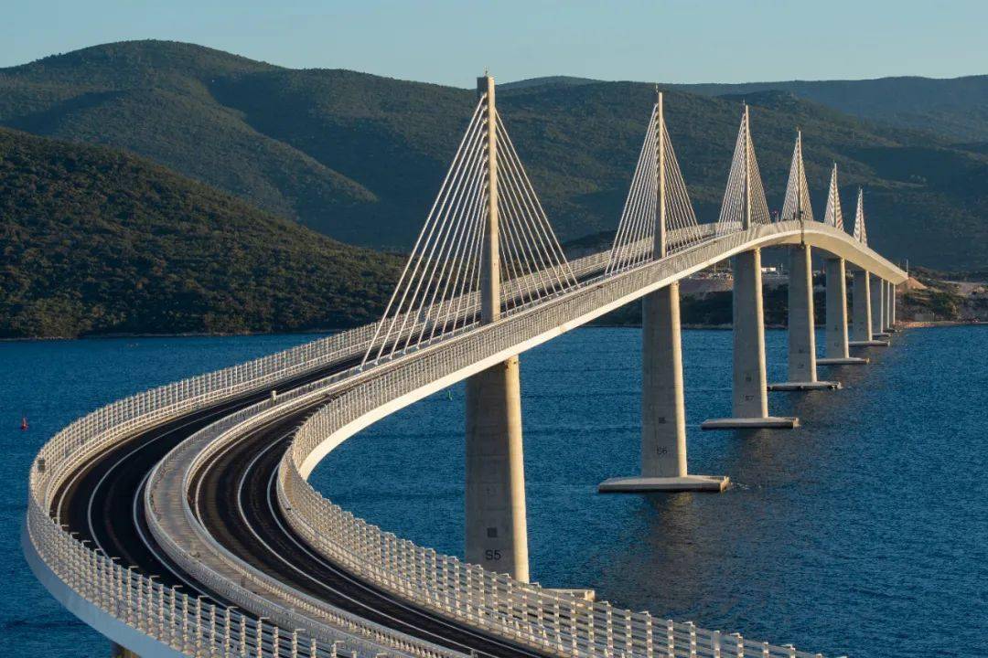 振华重工参建的克罗地亚佩列沙茨大桥通车一周年 民生效益凸显