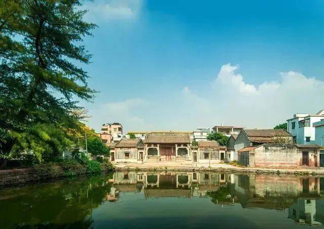 地址:位于江门市鹤山市古劳镇古劳村古劳仙鹤湖,是江门的宝藏玩水地