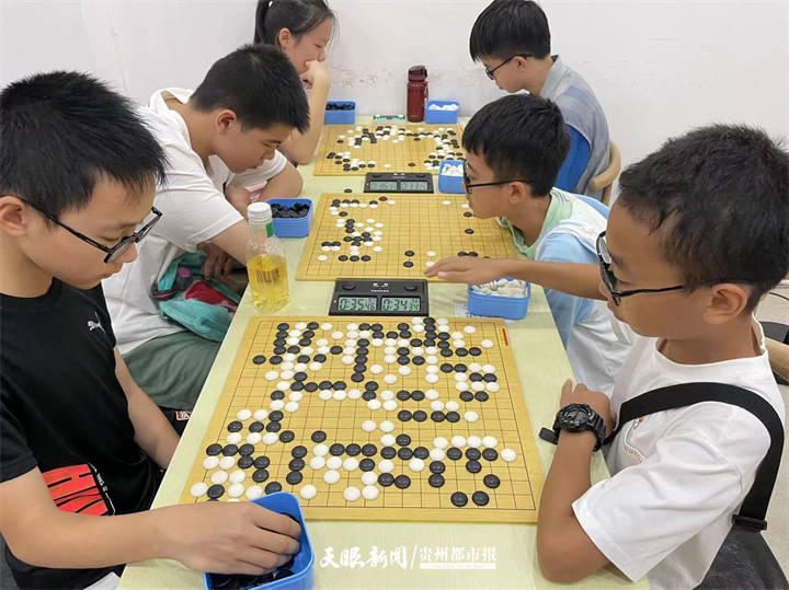 比赛,在围棋4个组别中,张鸿镜榆,尹承希,燕子眺,赵无疾,陈景行,邱梓棋