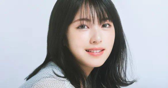 滨边美波在幼年时期就获得了"东宝灰姑娘"的称号,长大之后成为了有着