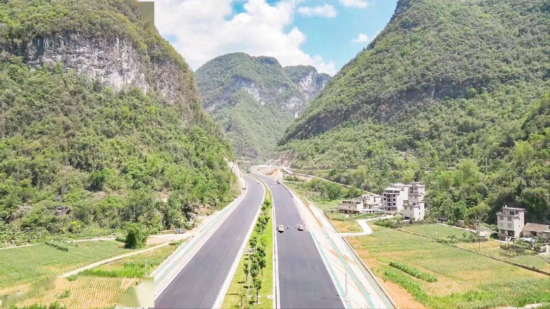 来源:巴马县融媒体中心隆林委乐至革步高速公路一期工程全线隧道贯通7