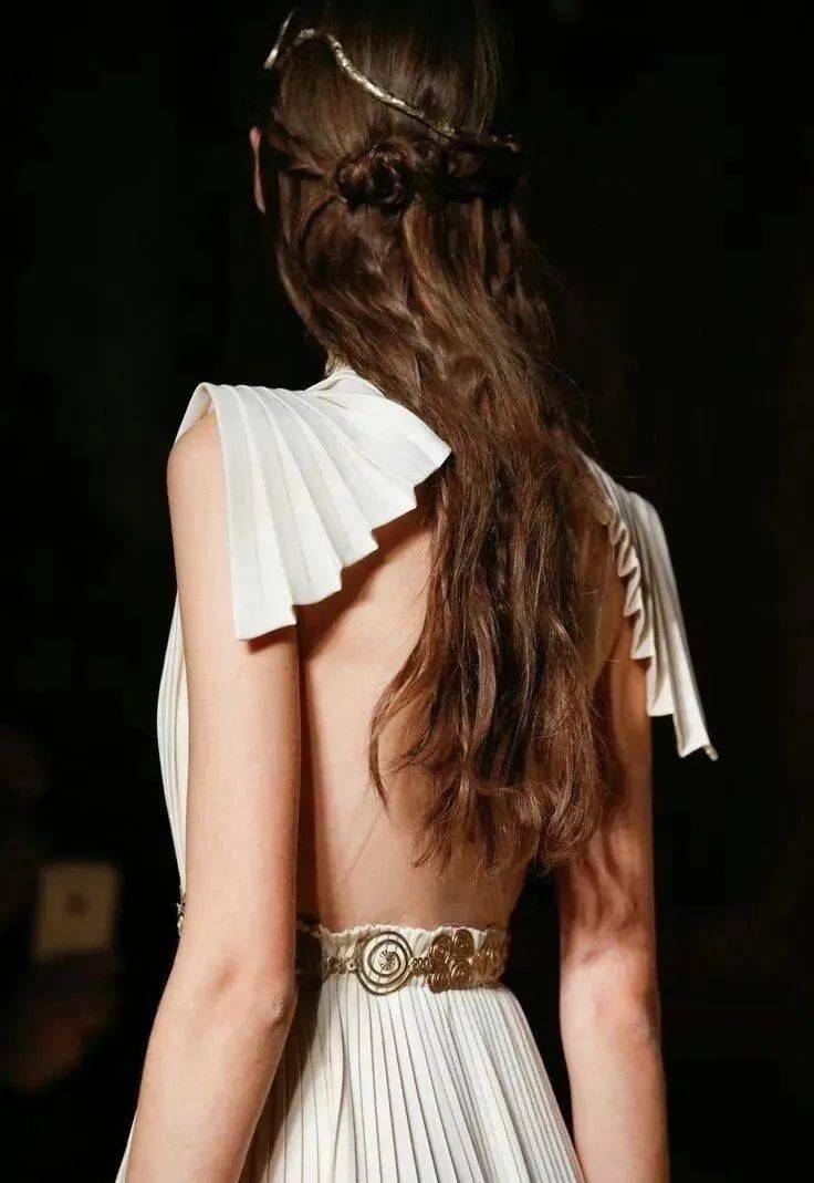 背部细节设计 | 50张美背设计,无法抗拒的细节之美~_素材_来源_海洋