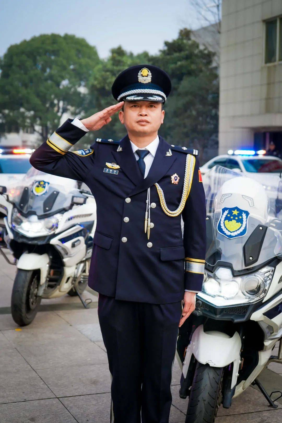 从兵王到全国优秀人民警察,闵行的他又获上海市最美退役军人