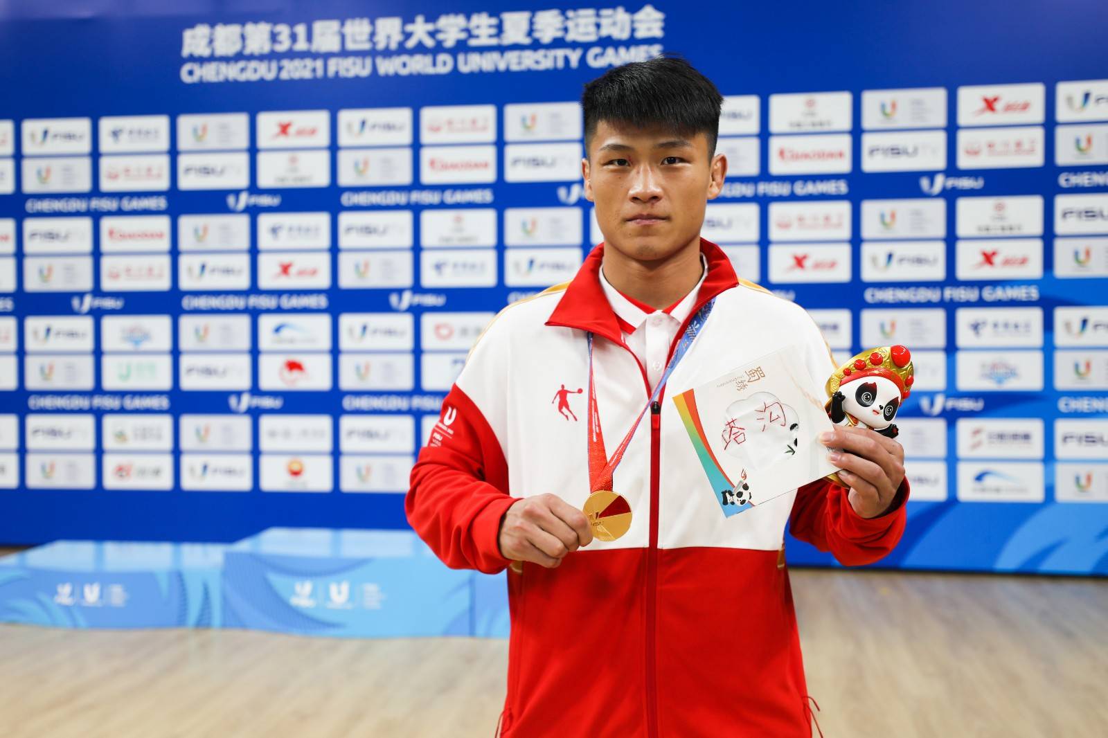 河南小伙柳文龙夺得成都大运会武术项目散打男子80公斤级金牌_比赛