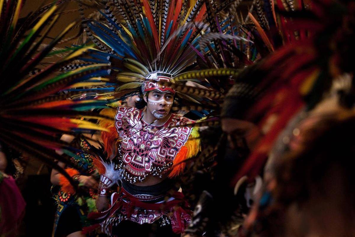 墨西哥土著表演用的1500根羽毛被美国海关没收,要求归还并索赔:这是