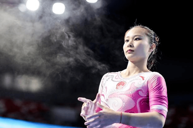 杜思雨参加高低杠,自由体操和跳马三项角逐.