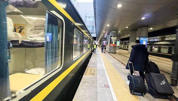 暴雨,饥饿与失联,z180次列车四天三夜脱困记_旅客_安家庄村_物资