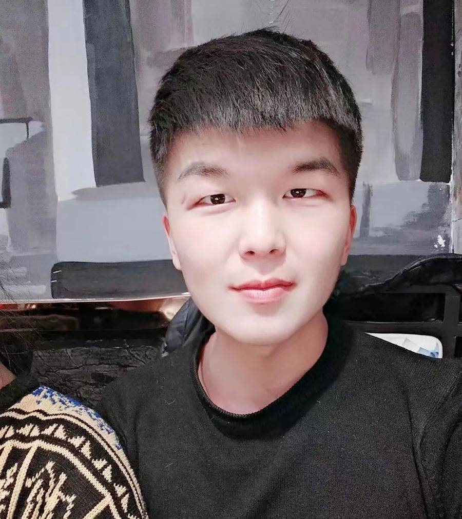 个人简介:朱铭展览地点:山东美术馆二楼"锐"空间(朱铭个人展览时间为8