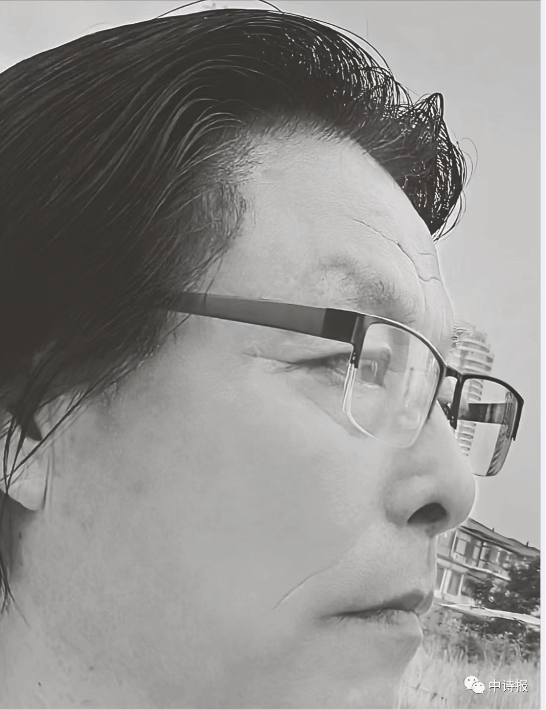 【名家简介】绿岛,非著名诗人,评论家,中国萧军研究会副会长,国际当代