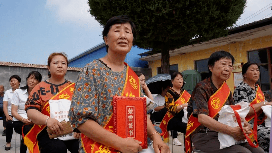 霍州市纪委书记,监委主任马德辉宣布了陶唐峪乡"清廉家庭"名单以及观