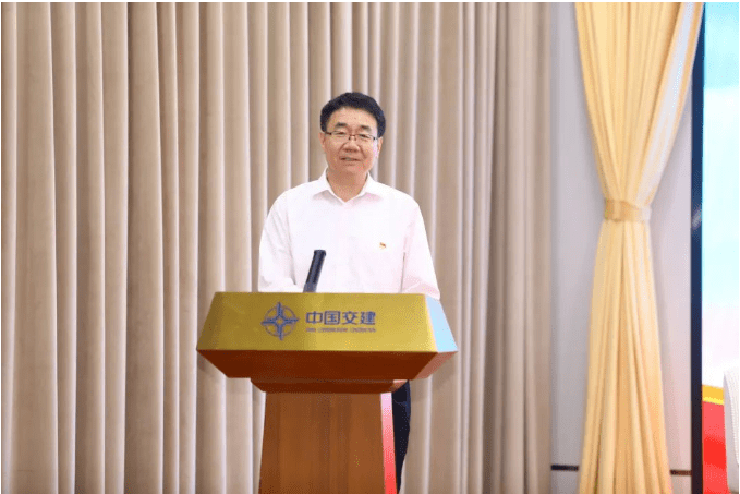 刘翔在讲话中指出,"导师带徒"活动是帮助新入职员工加快融入企业的