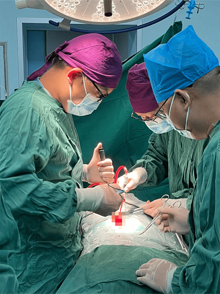 14岁罕见病女孩长高2厘米_丹丹_手术_特纳