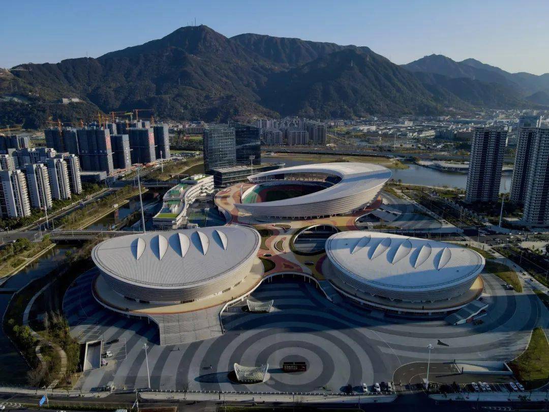 塑胶跑道8月8日6:00-22:008月8日免费开放场馆:瓯海奥体中心体育场