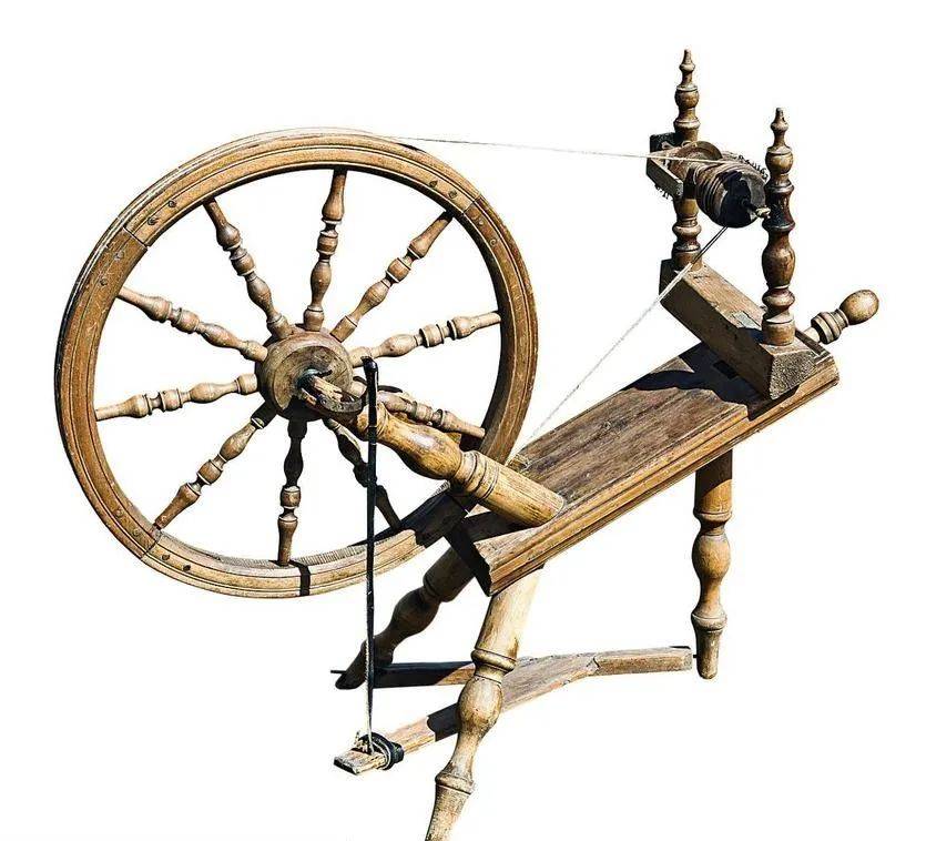 经过时间的更迭,出现了能代替手工的纺车.