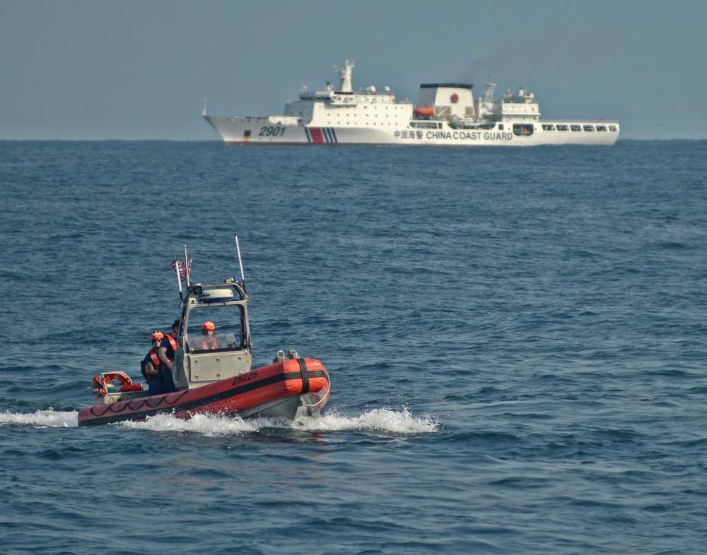 美国海岸警卫队闯入黄海中国万吨海警船近距离监视_手机搜狐网