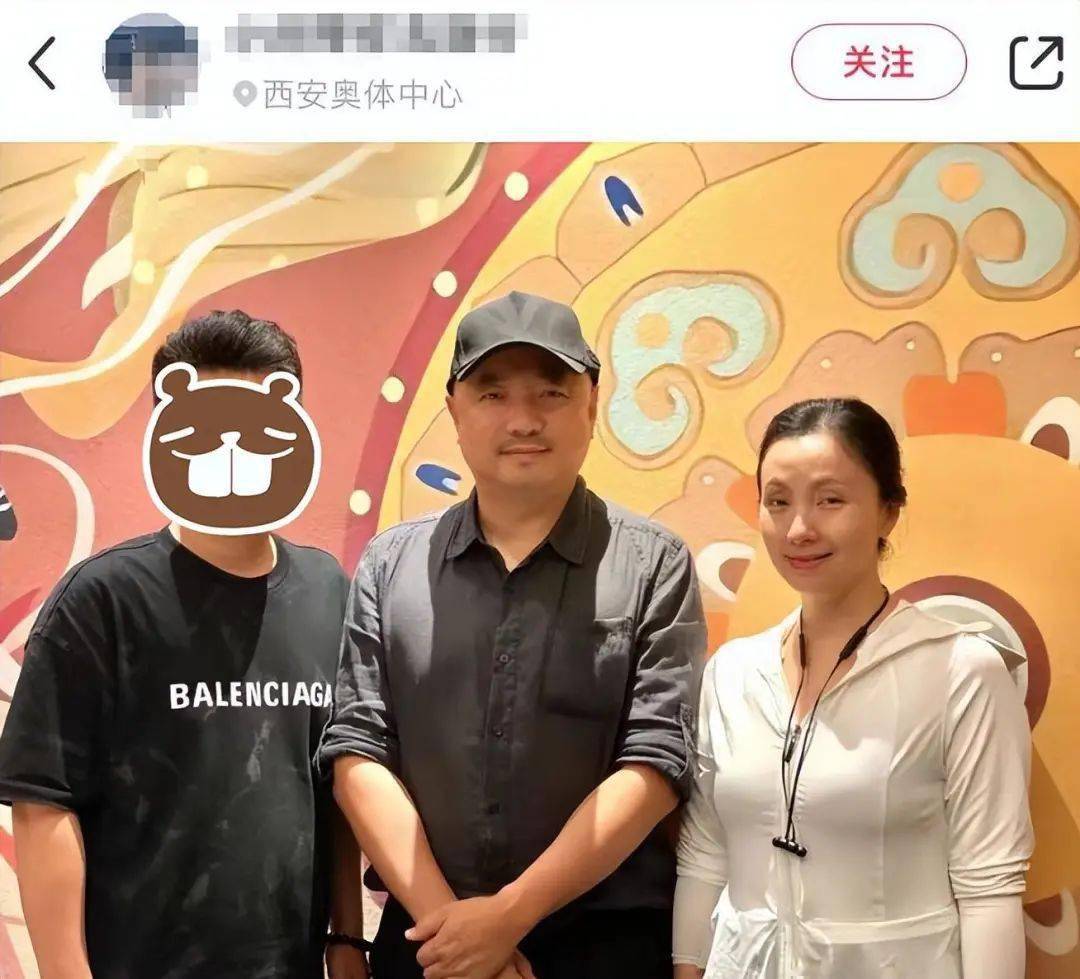 徐峥陶虹带女儿现身, 一家罕同框,15岁女儿身形像爸,尽显贴心_家庭