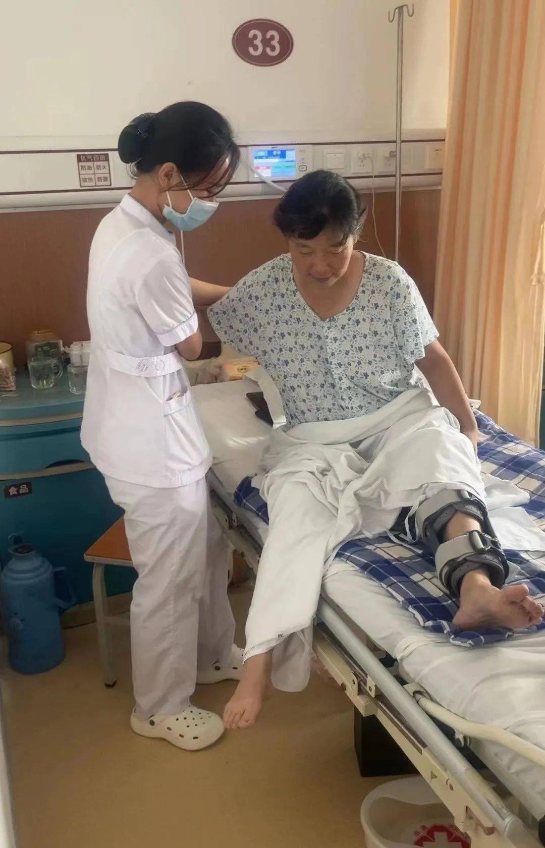 医护一体,早期循序渐进指导患者功能锻炼,病情允许情况下早期下床活动