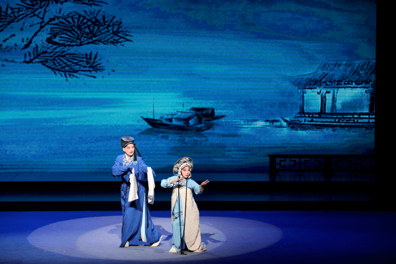 《白兔记》《拜月记》《劝夫记》等选段,以及经典剧目越剧《琵琶记》