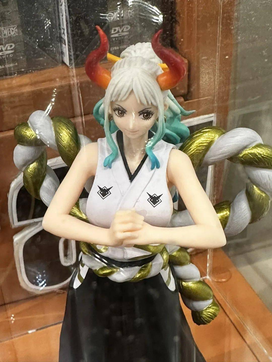 「one piece log collection」应募大和黑金配色手办实物展出