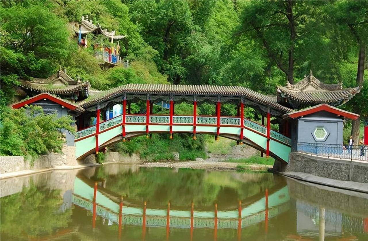 兴隆山下情