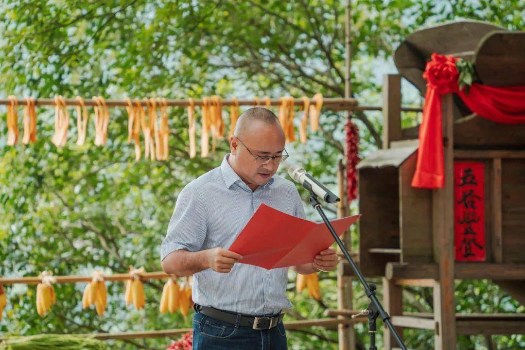 婺源县县委副书记徐艺华,婺源县副县长戴有彬等领导莅临本次活动,并为