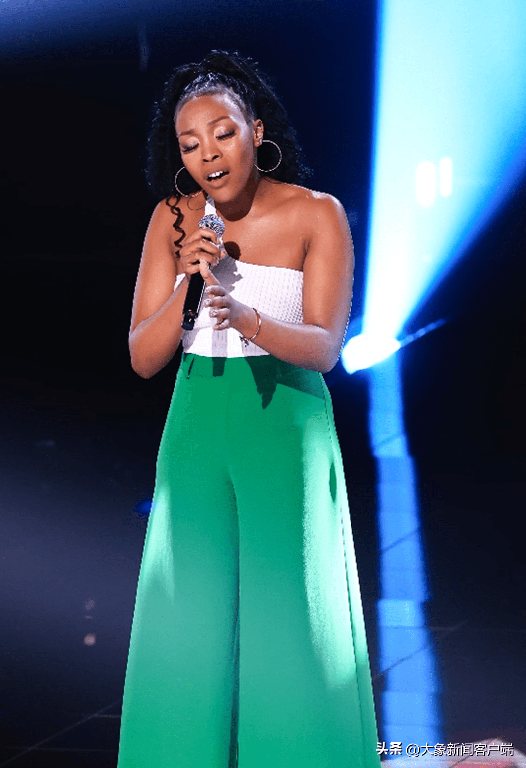 四大战队陆续满员,"好声音"今晚迎来"学员抢位战"_母亲_舞台_地球