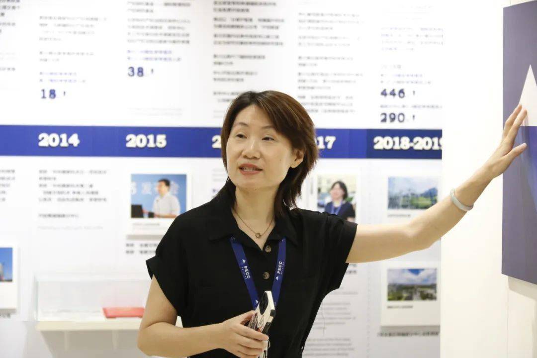 合作室主任林婧弘为入营企业代表介绍审协北京中心审查事业发展历程