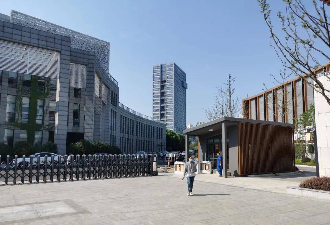 【学校发展】无锡市东林中学邀请家长代表参观人民路新校区_检测_教室